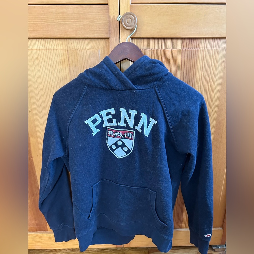 Penn (Univ of Pennsylvania) Embroidered Sweatshirt. Navy. Size Med